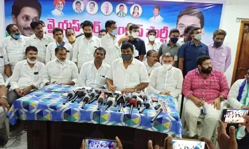 Deputy Chief Minister Dharmana Krishnadas addressing the media along with BC Welfare Minister Chelluboina Venugopalakrishna at Jaggampet in East Godavari district on Sunday