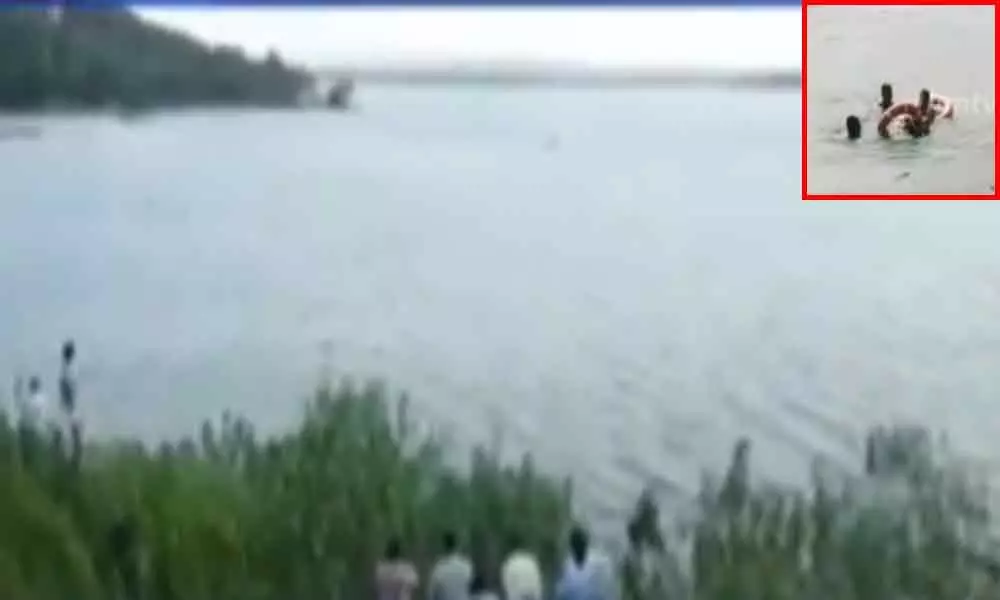 Selfie turns fatal for gulf returnee in Nizamabad