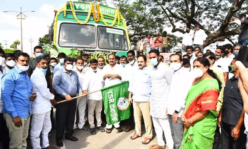 District Collector G Veera Pandiyan accompanied with MLAs flagging off the borewell drilling vehicles at STBC College ground in Kurnool on Monday