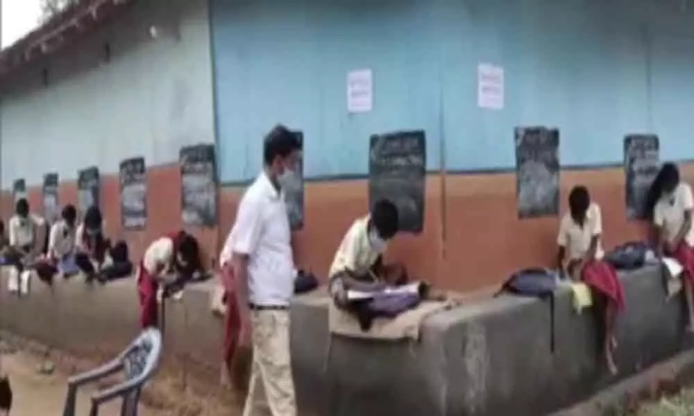 No access to gadgets: How teachers in Jharkhand turned village into classroom