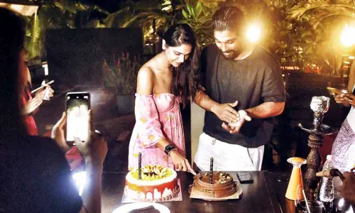 Allu Arjun wishes wife Sneha Reddy in style!