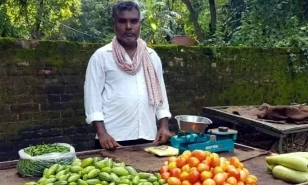 Balika Vadhu Director Now Selling Vegetables in Azamgarh