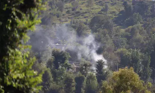 Pakistan violates ceasefire on LoC for 7th straight day