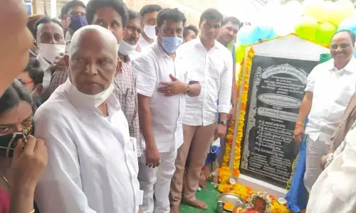 Roads and Buildings Minister Sankara Narayana inaugurating a protected water scheme in Railway Kodur on Wednesday