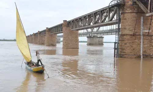 Havelock rail bridge in Rajamahendravaram