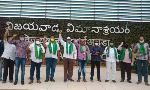Amaravati Parirakshana Samiti team leaves for Delhi