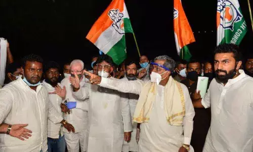 Congress leaders condemn arrests of Rahul, Priyanka