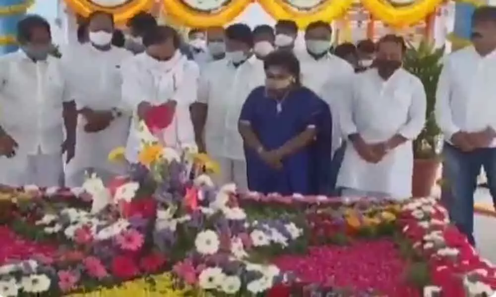 Hyderabad: CM KCR, governor Tamilisai pay tributes to Mahatma Gandhi at Bapu Ghat