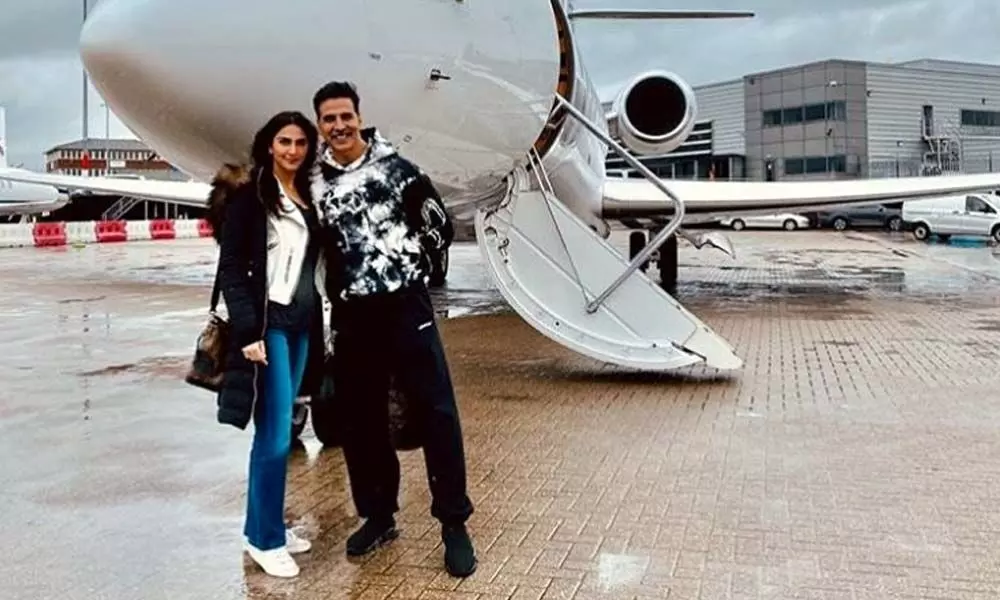 Akshay Kumar Drops A Candid Pic With Vaani Kapoor And Heads Back To Mumbai