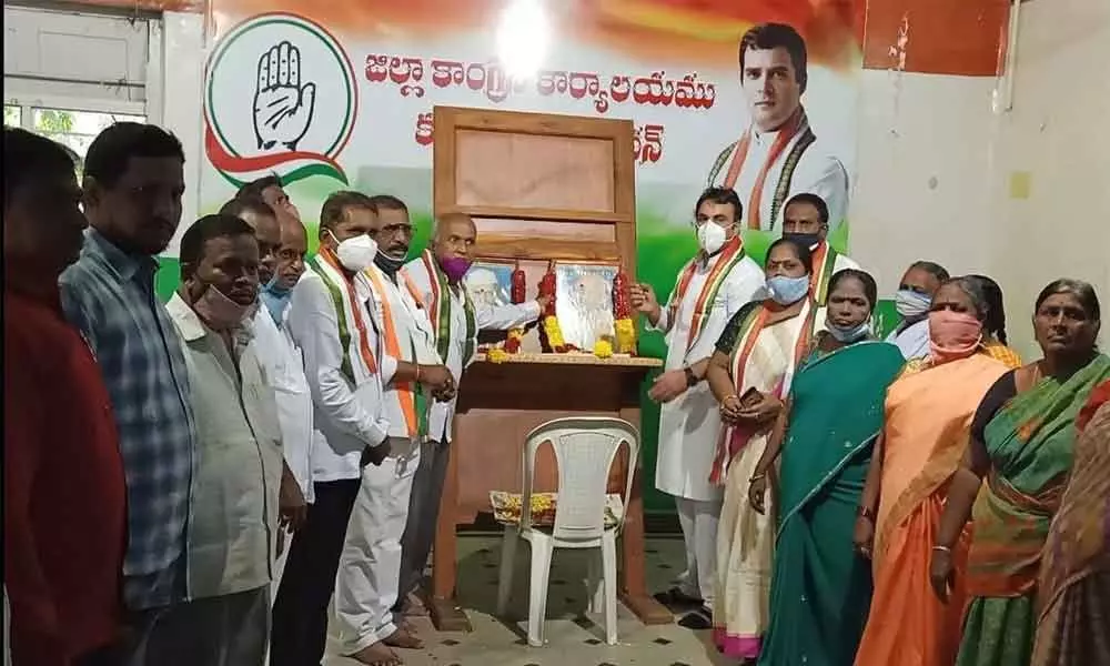 District Congress committee president Mohammed Ali Khan and other members garlanding the portraits of Mahatma Gandhi and Lal Bahadur Shastri to mark their birth anniversaries at Congress party office in Kurnool on Friday.