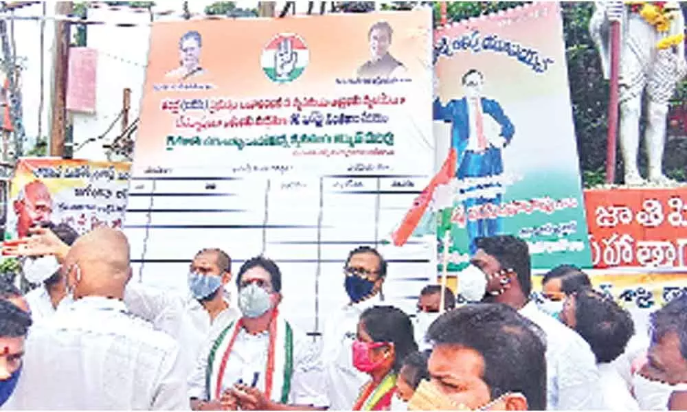 Congress leaders at the launch of signature campaign against farm bills in Vijayawada on Friday