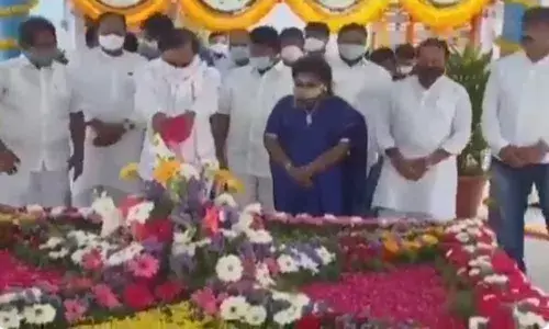 Hyderabad: CM KCR, governor Tamilisai pay tributes to Mahatma Gandhi at Bapu Ghat