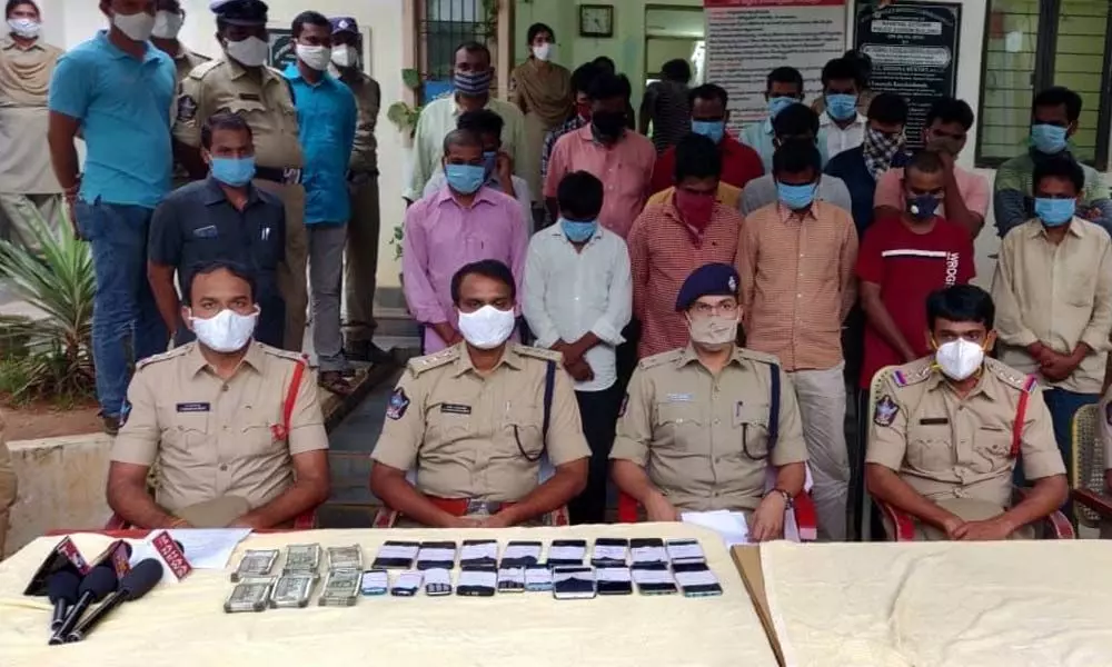 11 arrested for cricket betting