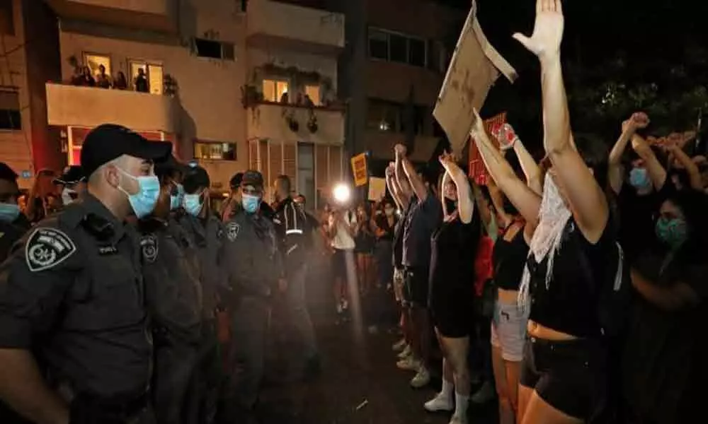 Israelis protest against Covid-19 lockdown restrictions