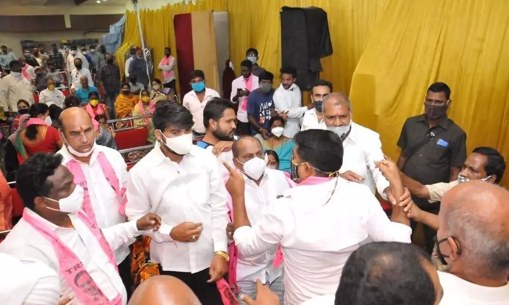 Leaders of two groups of TRS having heated exchanges at the party meeting in Hyderabad on Sunday