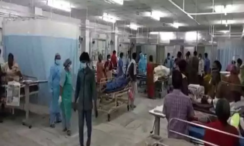 Tirupati: One dead and two injured after a ceiling collapsed at SVIMS COVID centre