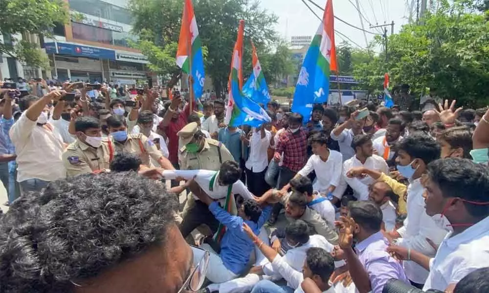 NSUI activists protesting outside JNTU-H in Hyderabad on Monday