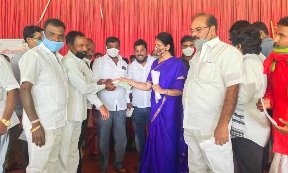 Ranga Reddy: Kalyana Lakshmi cheques distributed by Minister Sabitha ...