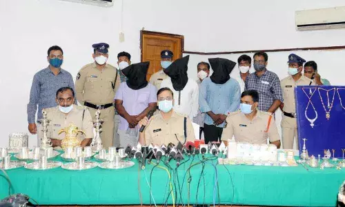 SP Bhaskar Bhushan addressing the media in Nellore on Tuesday