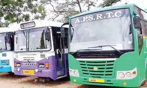 APSRTC cuts cargo fare to farmers, small traders
