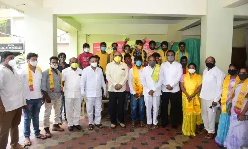 TDP Parliamentary constituency in-charge KS Jawahar welcoming BJP activists into the party in Rajamahendravaram