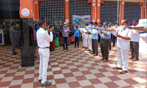 Tirupati: Railway staff takes pledge as part of Jan Andolan campaign