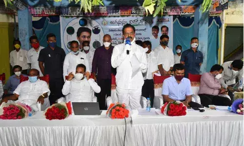 Deputy Chief Minister K Narayanaswamy addressing at Jagananna Vidya Kanuka programme in Chittoor on Thursday