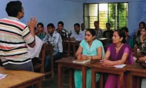 Tamil Nadu CM Palaniswami  requests Yediyurappa to fill vacancies of Tamil teachers