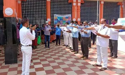 Railway staff takes pledge on Covid precautions