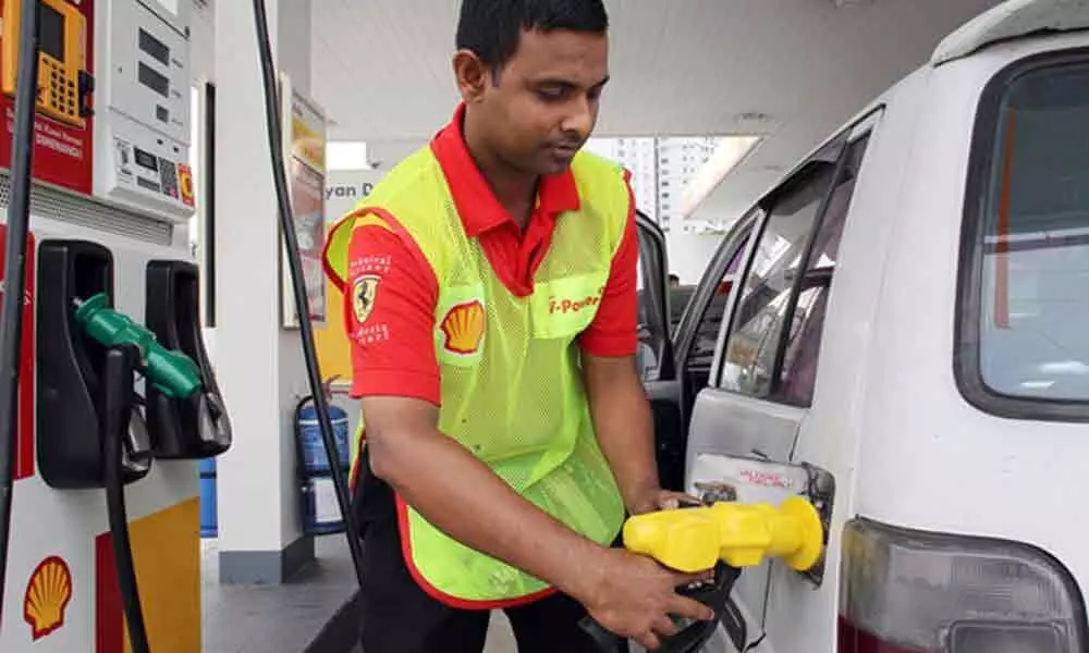 Petrol and diesel prices today remains stable in Hyderabad, Delhi, Chennai, Mumbai on 09 October 2020