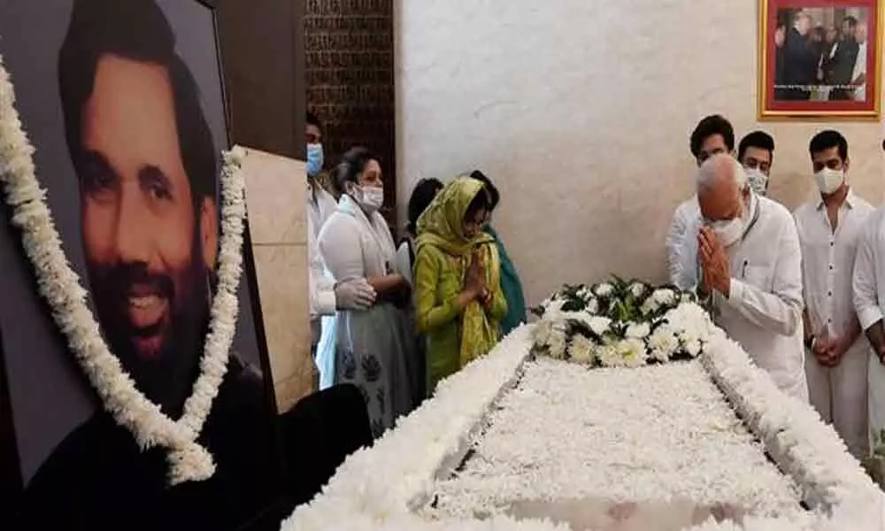 President, PM Modi and others pay tributes to Ram Vilas Paswan