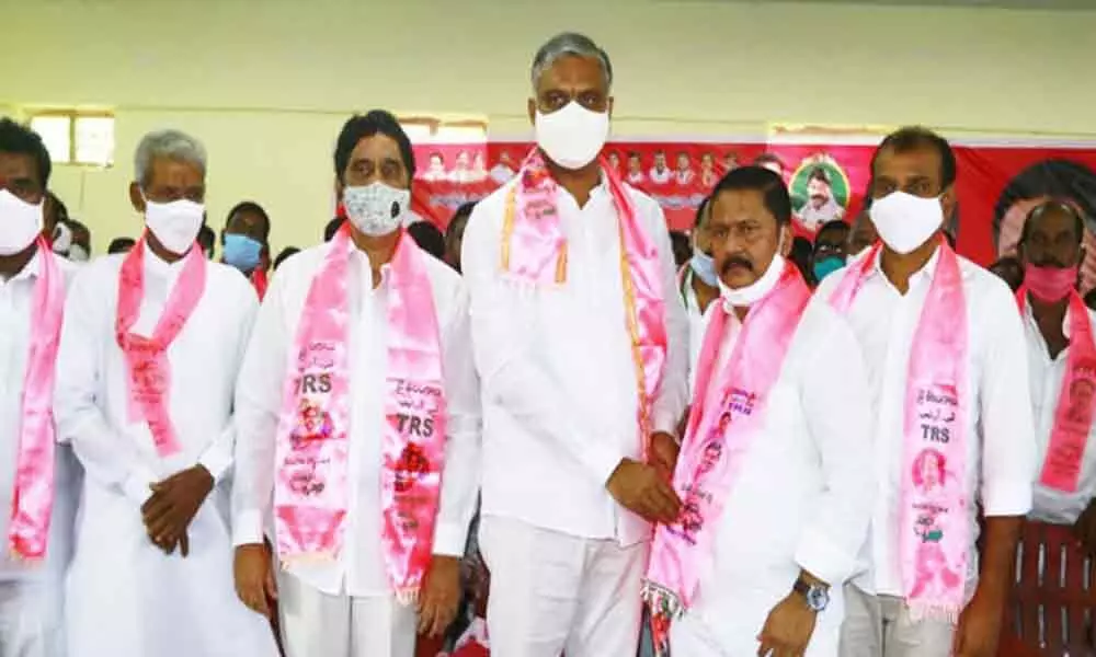 Setback to Congress as party leaders from Dubbaka join TRS