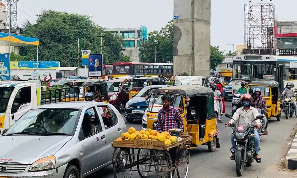 Commuters give vent to traffic woes on twitter