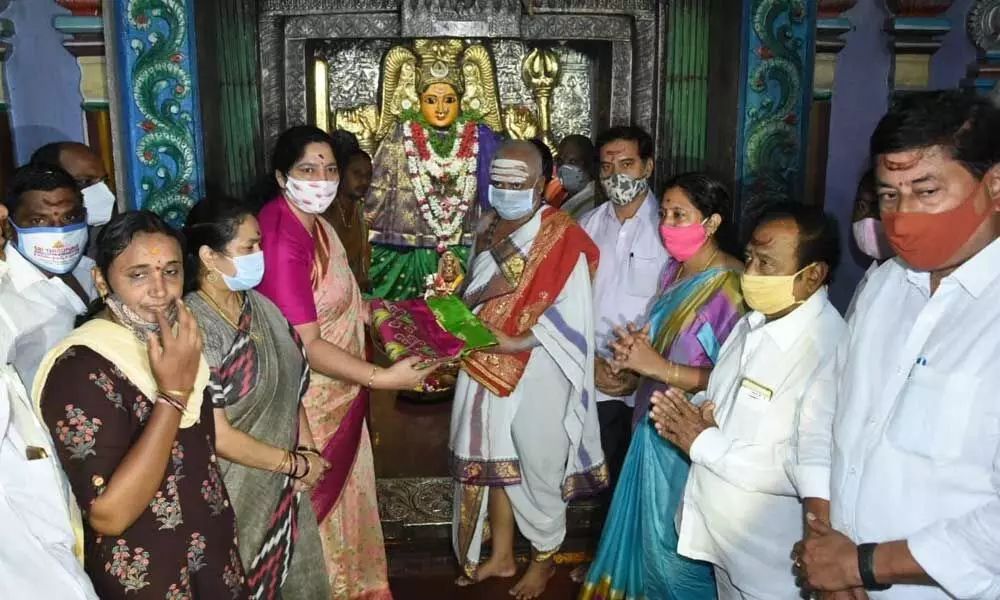First Bathukamma saree to Goddess Bhadrakali
