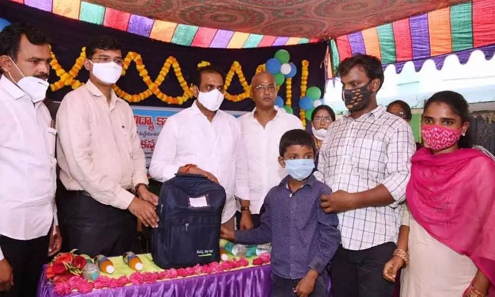 Agriculture Minister Kurasala Kannababu distributing Jagananna Vidya Kanuka kits in Kakinada on Friday