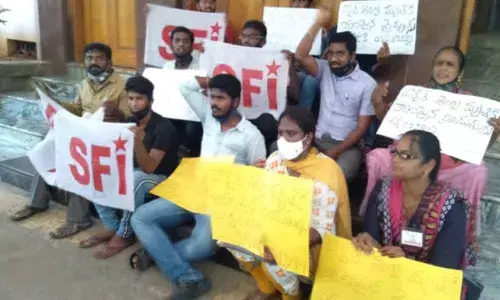 Dr Shilpas suicide case accused rejoins duties, SFI and AIDWA stages dharna SV Medical College