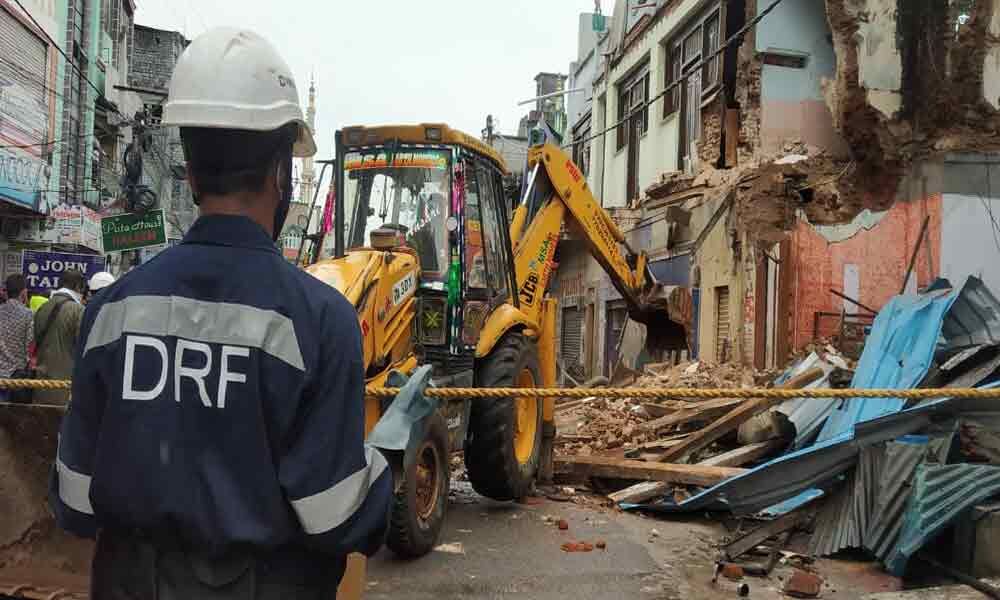 2 Killed, 5 Hurt In Building Collapse In Hyderabad