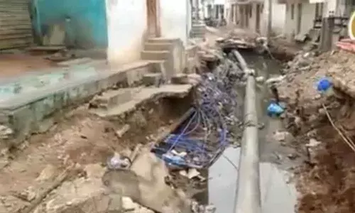 Locals of Hafeezbaba Nagar in Hyderabad threaten to move cops against netas