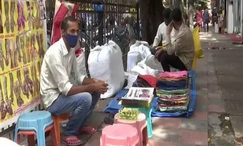 Covid leaves Bengaluru henna artists without work