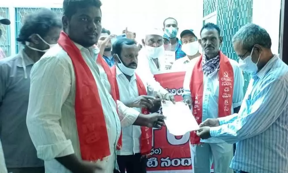 IFTU leaders submiting a representation to Assistant Commissioner of Labour Chalapathi Rao in Nandyal on Monday