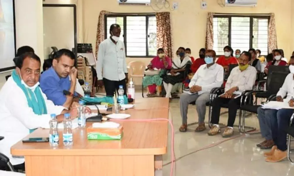 Forest and Environment Minister A Indrakaran Reddy addressing the officials on yasangi crop plan at a meeting at the Collectorate’s conference hall in Nirmal on Monday