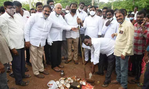 Deputy Chief Minister Amzath Basha laying foundation stone for the construction of road at Lohianagar in Kadapa on Monday