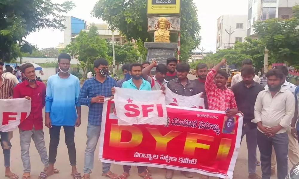 SFI and DYFI activists staging a protest
