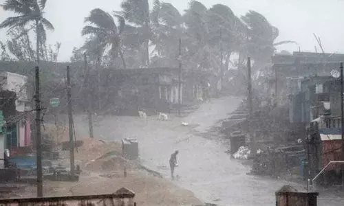 Bay of Bengal crosses the coast near Kakinada