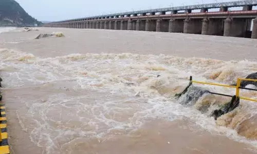 First level warning issued for Prakasam Barrage amid inflow to Krishna river increased