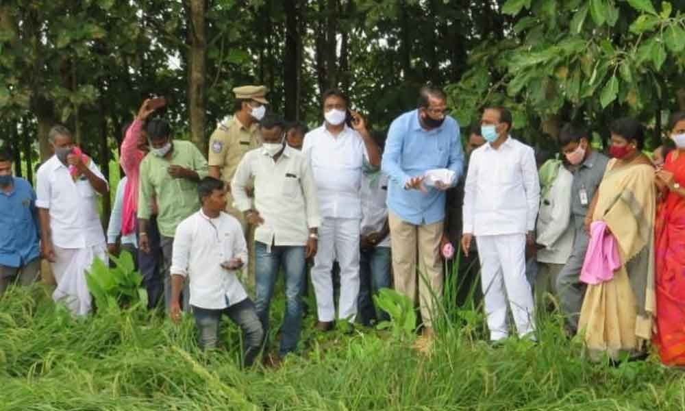 Karimnagar: Minister Eatala Rajendar Inspects Damaged Crops