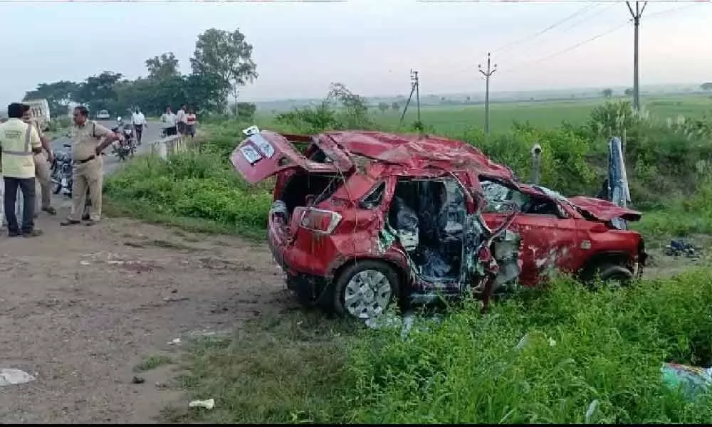 Four killed as car plunges into canal in Guntur district
