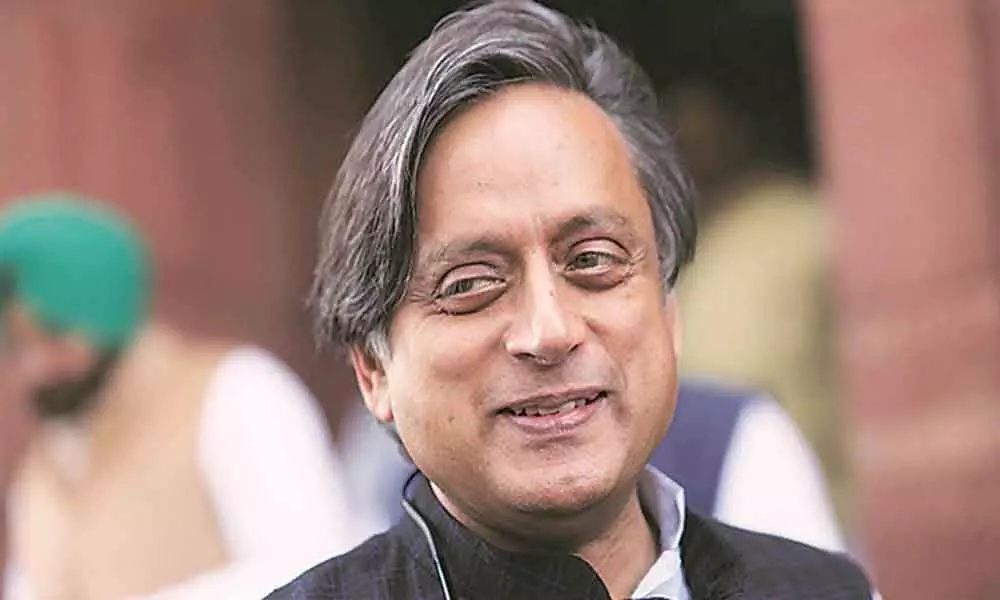 Tharoors scorpion remark: Delhi HC grants stay, issues notice