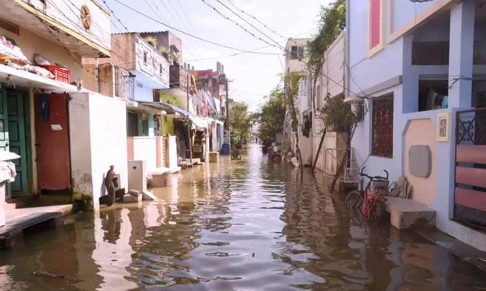 Fear grips people as East Godavari floods