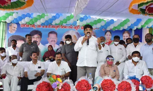 Minister Perni Ventaramaiah addressing a meeting in Ponnur on Friday